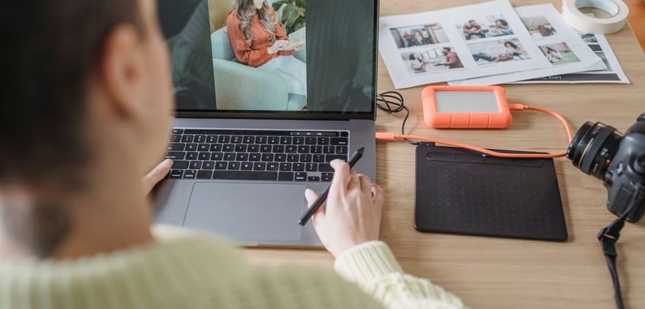 Myth vs Fact: Can an AI Auto Post Writer Run Completely Hands-Free on UK Sites?