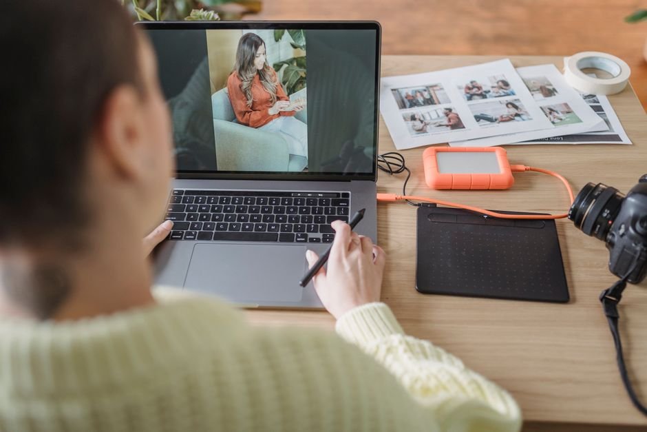 Myth vs Fact: Can an AI Auto Post Writer Run Completely Hands-Free on UK Sites?
